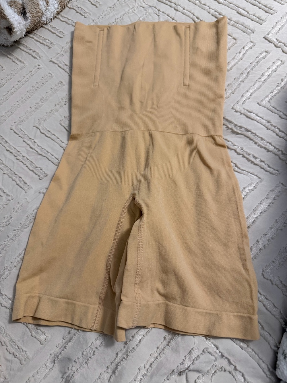 High-Waist Shaping Shorts in Beige with lift